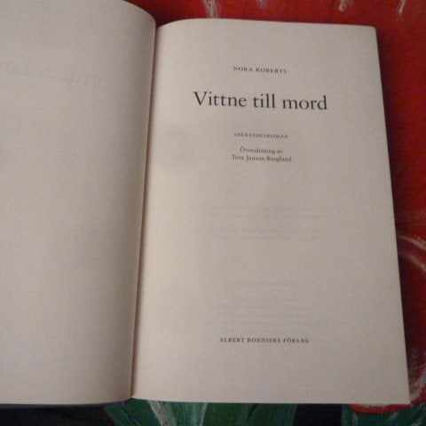 NORA ROBERTS, VITTNE TILL MORD, BOK
