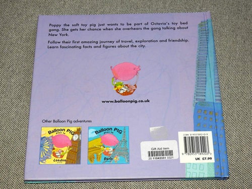(SIGNED) Balloon Pig goes to New York - Fiona Pye - English Children's book