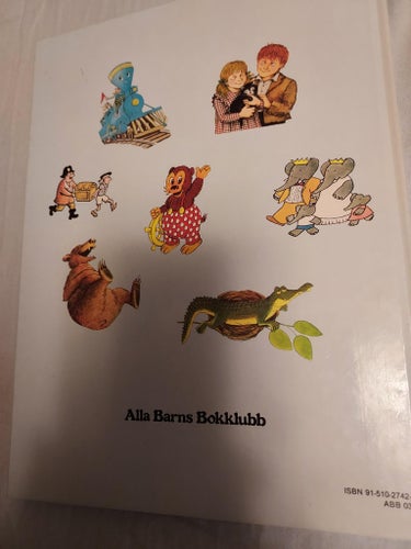 Bok 1981 Den Nyfikna Abborren av Elsa Beskow mått: ca 20 cm x 26,5 cm