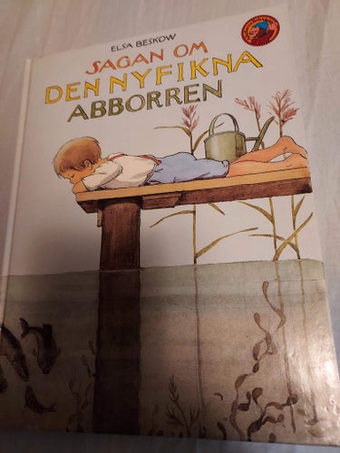 Bok 1981 Den Nyfikna Abborren av Elsa Beskow mått: ca 20 cm x 26,5 cm