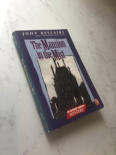 The Mansion in the Mist av John Bellairs, 1992