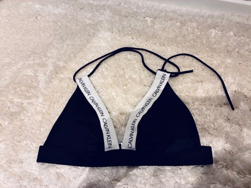Calvin Klein svart bikinitopp, stl M-L