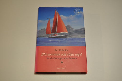 BLÅ SOMMAR OCH RÖDA SEGEL - Ketch Siri seglar mot Lofoten - Per Holmlöv