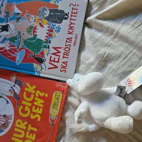 2 mumin böcker och mumin gosedjur