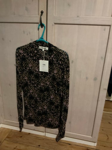 Diane von Furstenberg flerfärgade tröja, storlek XL ( stl 40-42) med prislappen