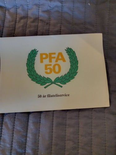 Tillfälle!!!PFA 50 år, två kort samt svenska intressanta frimärksklipp