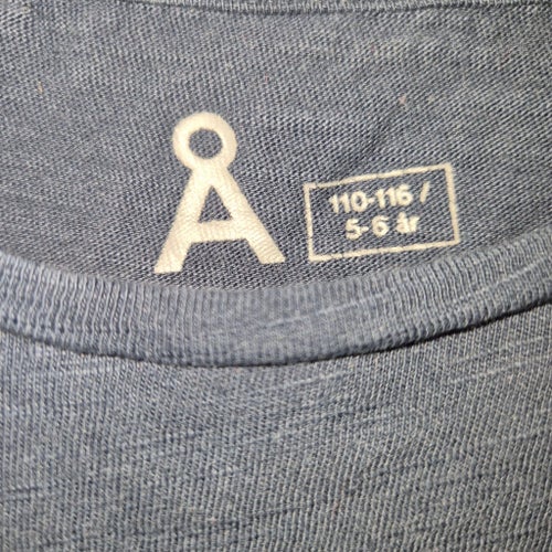 Åhlens marinblå t-shirt, storlek 110-116 cl
