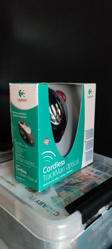 Logitech Cordless TrackMan Optical Mus