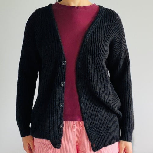 Svart stickad kofta – knappar, fint skick (Forever21)