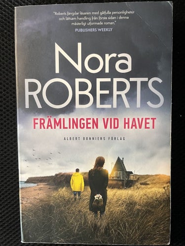 Främlingen vid havet. Av Nora Roberts