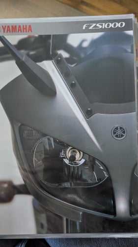 Yamaha FZS 1000 broschyr
