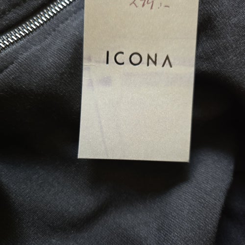 ICONA svart klänning