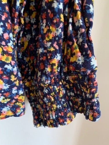Soda Collection mörkblå blus med flerfärgade blommor, storlek XL