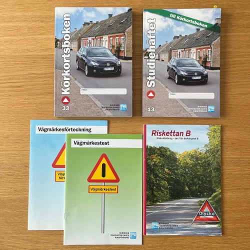 Paket: Körkortsboken 33, Studiehäftet, Vägmärken, Riskettan B