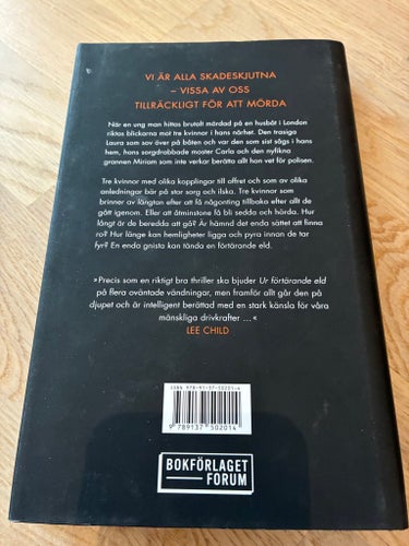 Ur Förtärande Eld av Paula Hawkins, 2017