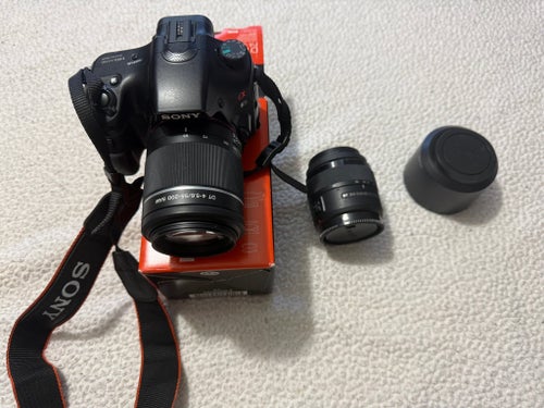 Sony Alpha A65V DSLR Kamera 24.3MP + 18-55mm & 55-200mmł Objektiv + 16GB