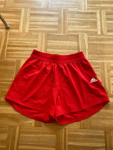 Adidas röda shorts