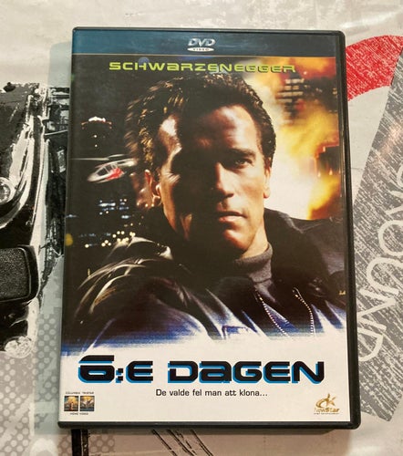 6:E SJÄTTE DAGEN (2000) SVENSK UTGÅVA I MKT FINT SKICK!