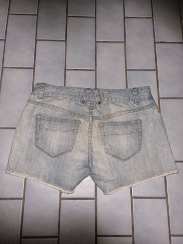 * Jeans shorts strl 26 (midje mått ca 78 cm)