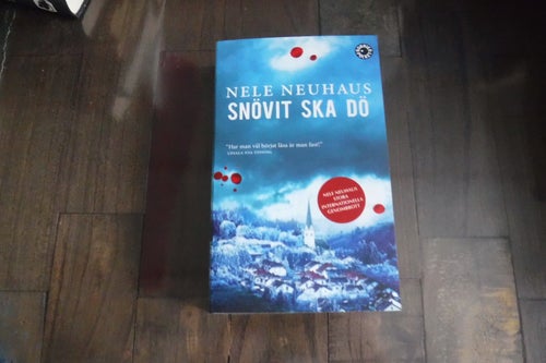 Snövit ska dö författare Nele Neuhaus