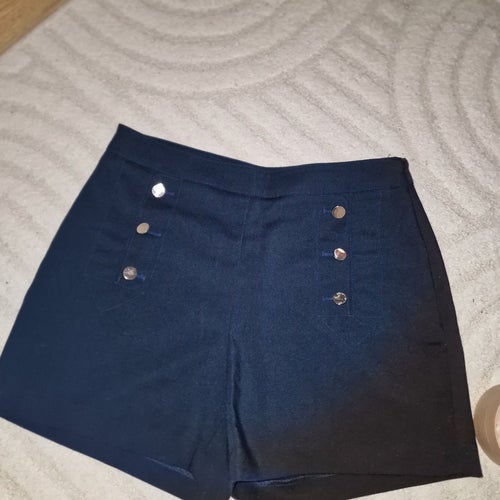 Mörkblå shorts med knappar från hm