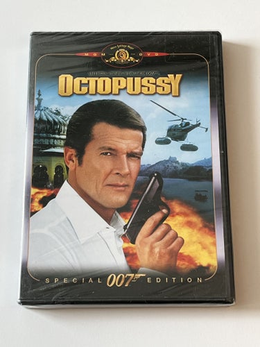 Octopussy (Roger Moore & Maud Adams, 1983). Inplastad DVD