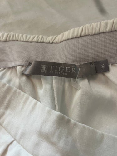 Tiger of Sweden vita shorts, storlek 36