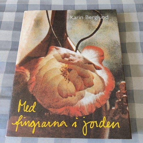 Med fingrarna i jorden av Karin Berglund