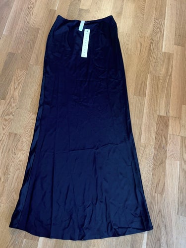 Ny med prislapp - Långkjol från Missguided strl xs