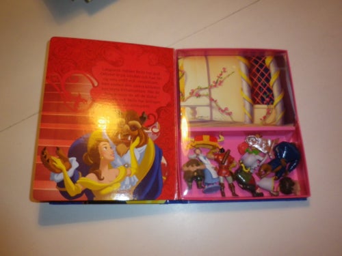 Skönheten & Odjuret. Med 12 figurer & lekmatta - Disney Helt nytt Bok + leksak