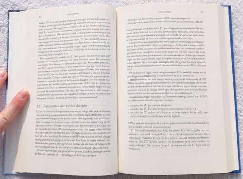 Finna rätt – juristens källmaterial och arbetsmetoder (elfte upplagan 2010)