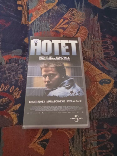 Hotet - Shanti Roney, Maria Bonnevie, Stefan Sauk VHS