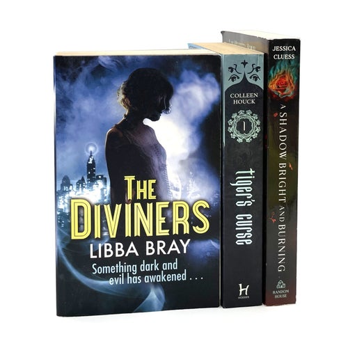 3 Young Adult-böcker på engelska (The Diviners av Libba Bray mfl)