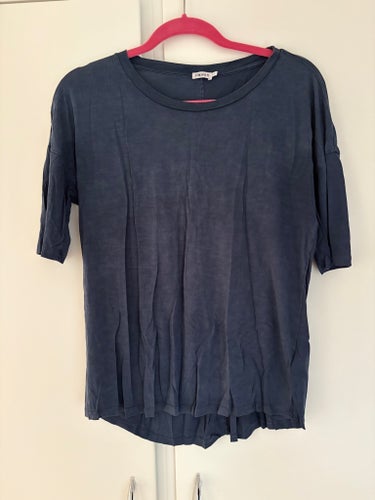 Filippa K mörkblå t-shirt, storlek L
