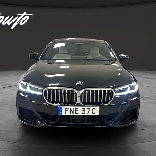 BMW 545e e xDrive M Sport / HUD / Dragkrok / Keyless