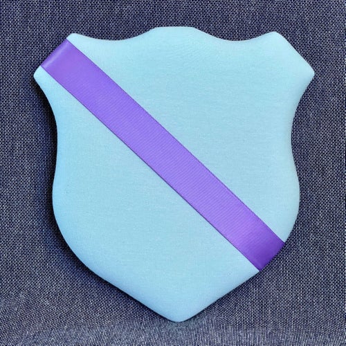 Märkestavla för simmärken/smycken Isblå/ Lila satinband