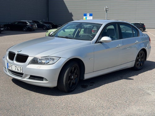 BMW 320i Sedan