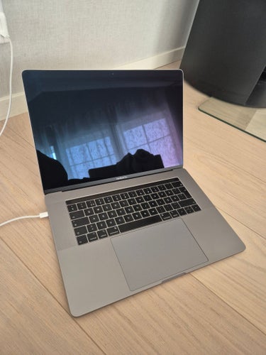 MacBook Pro 15 tum 2019, 2,3 GHz 8-Core Intel Core i9, 16 GB RAM