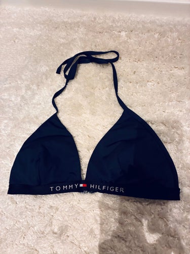 Tommy Hilfiger mörkblå bikiniöverdel, storlek XL