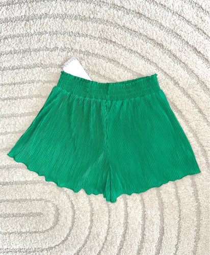Gröna shorts XS/34 Bershka plisse plisserat shimmer Helt Nya!