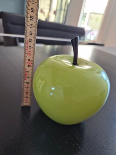 Prydnadsäpple i trä