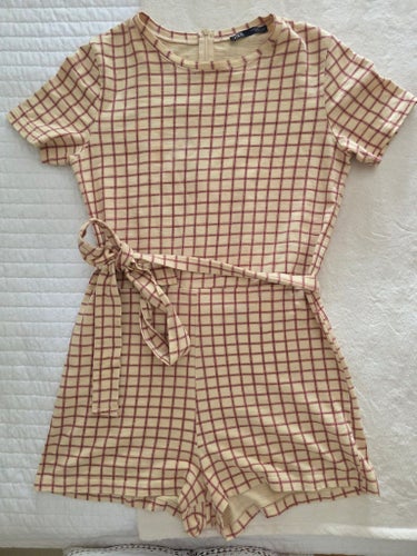 ZARA beige, vinröd jumpsuit, storlek M
