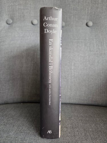 En skandal i Böhmen och andra berättelser av Arthur Conan Doyle, 2004