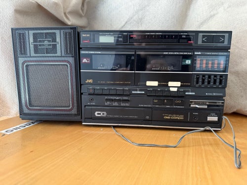 JVC PC-W320E Bärbar Komponentstereo med Dubbla Kassettdäck och Radio