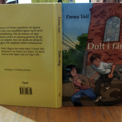 Dolt i färg av Emma Vall. Bok. Very Fine plus