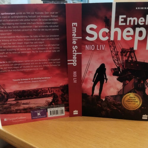 Nio liv av Emelie Schepp, bok, fine plus