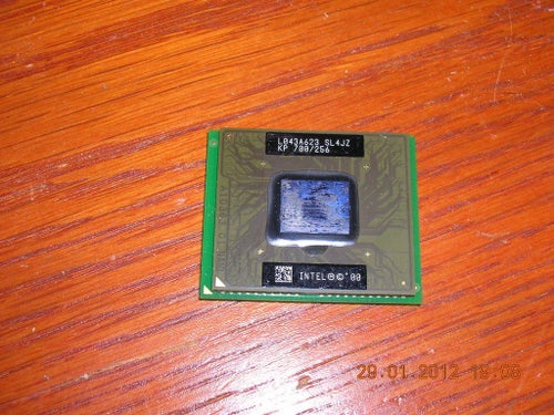 Intel  P3 700 Mhz 100Mhz buss 256Kb cash Mobil PGA2