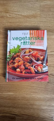 Bok njut av vegetariska rätter