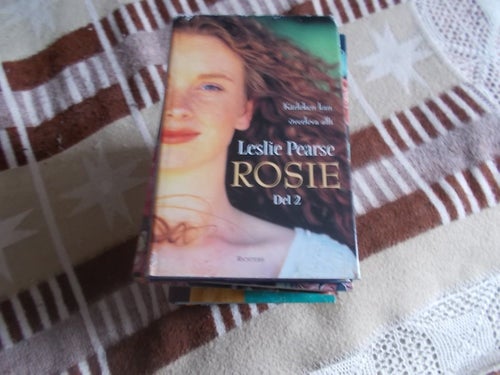 INBUNDEN BOK LESLIE PEARSE ROSIE DEL2 KÄRLEKEN KAN ÖVERLEVA ALLT