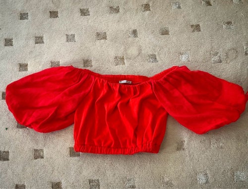 Zara röd off shoulder topp, storlek M